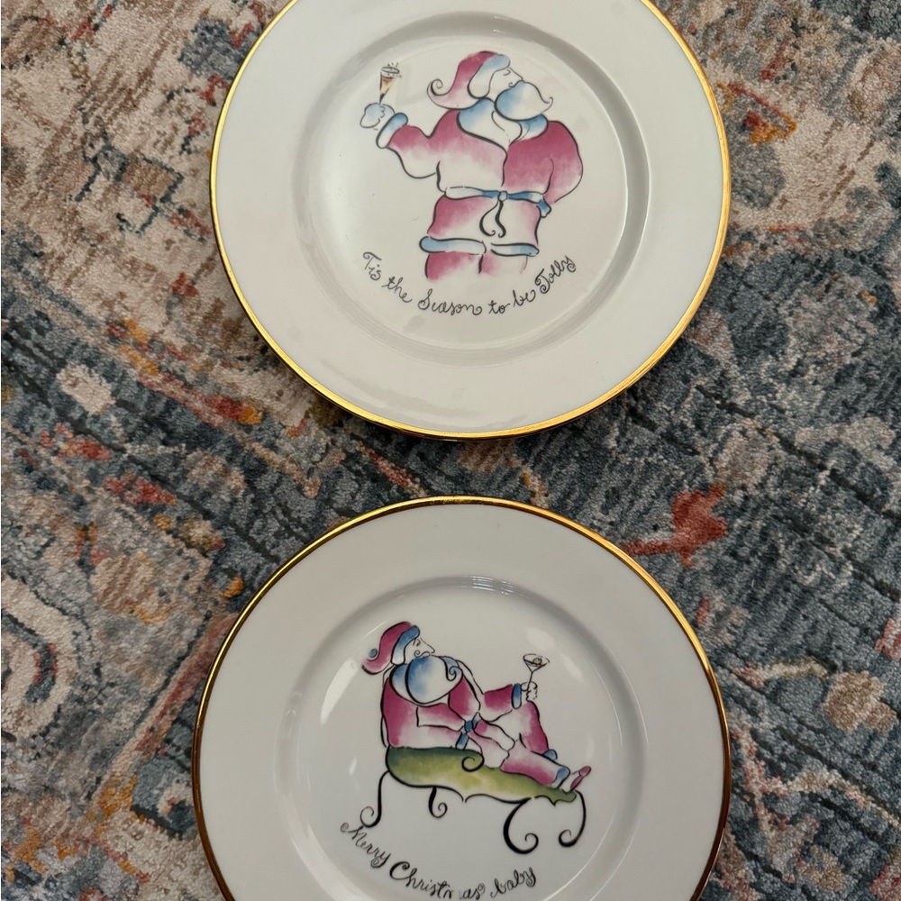 Rosanna China made in Italy. Santa luncheon plates with gold trim set of four.